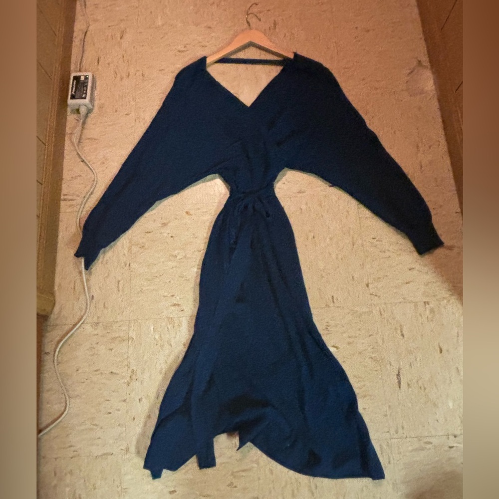 Mid Length on  5’ 6”. Stretchy but form fitting.  Blue sweater dress